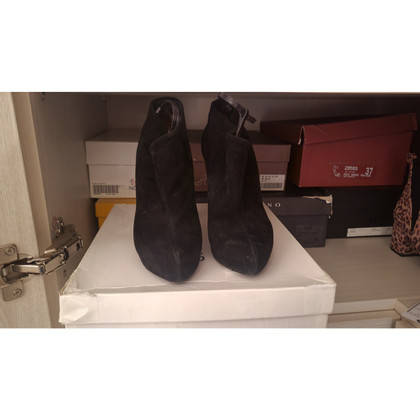 Givenchy Stiefeletten aus Wildleder in Schwarz