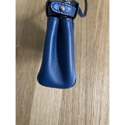 Fendi Peekaboo Bag Micro aus Leder in Blau