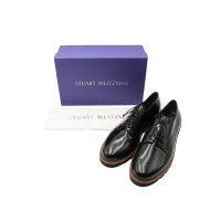 Stuart Weitzman Chaussures à lacets en Cuir verni en Noir