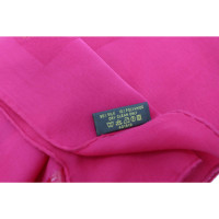 Louis Vuitton Scarf/Shawl Silk in Fuchsia