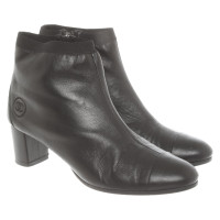 Chanel Stiefeletten aus Leder in Schwarz