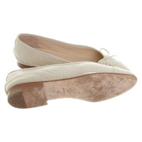 Chanel Slippers/Ballerinas Patent leather in Cream