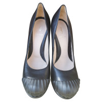 Fendi Pumps/Peeptoes Leer in Zwart