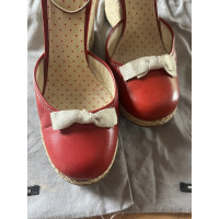 Miu Miu Wedges aus Leder in Rot