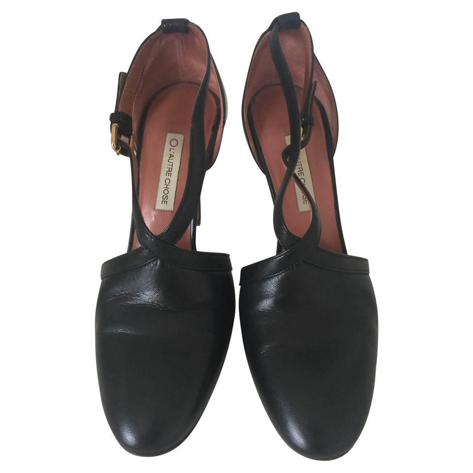 L'autre Chose Pumps/Peeptoes aus Leder in Schwarz