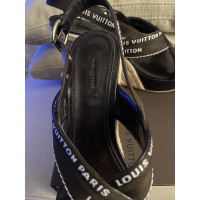 Louis Vuitton Chaussures compensées en Cuir verni en Marron