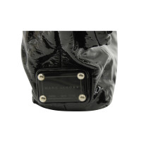 Marc Jacobs Clutch aus Lackleder in Schwarz