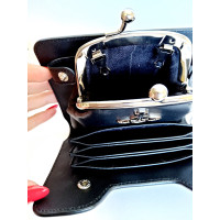 Vivienne Westwood Umhängetasche aus Leder in Schwarz