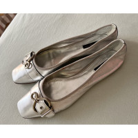Louis Vuitton Slipper/Ballerinas aus Leder in Silbern