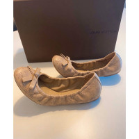 Louis Vuitton Slippers/Ballerinas Leather in Beige