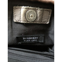 Burberry Handtasche aus Leder in Grau