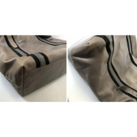 Burberry Handtasche aus Leder in Grau