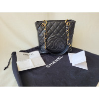 Chanel Shopping Tote Petit aus Leder in Schwarz