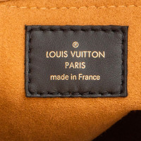 Louis Vuitton On My Side Leer in Zwart