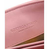 Bottega Veneta Sac à bandoulière en Cuir en Rose/pink
