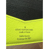 Louis Vuitton Täschchen/Portemonnaie aus Canvas in Braun