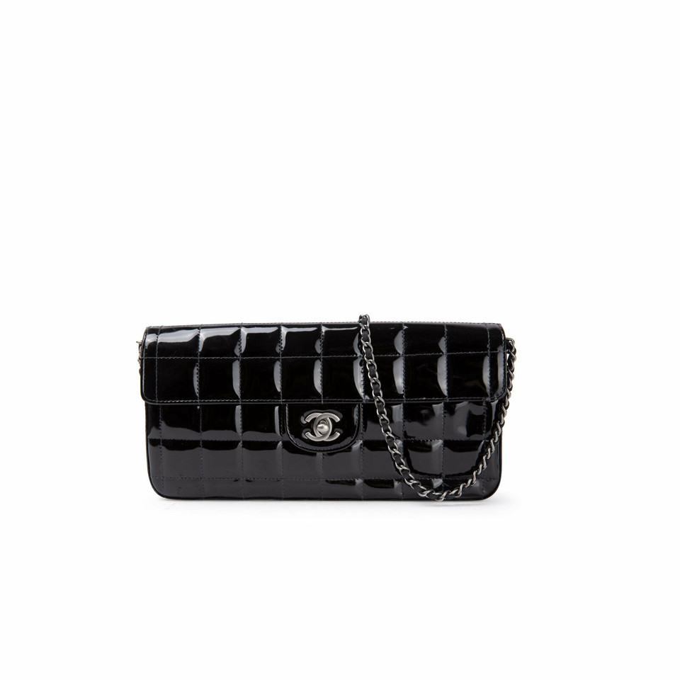Chanel East West Chocolate Bag Patent leather in Black