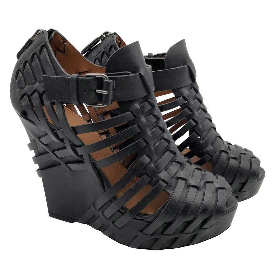 Givenchy Chaussures compensées en Cuir en Noir