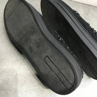 Prada Sneakers aus Canvas in Schwarz