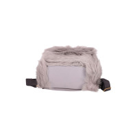 Anya Hindmarch Reisetasche aus Pelz in Grau