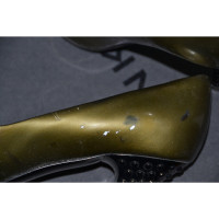 Burberry Pumps/Peeptoes Patent leather in Olive