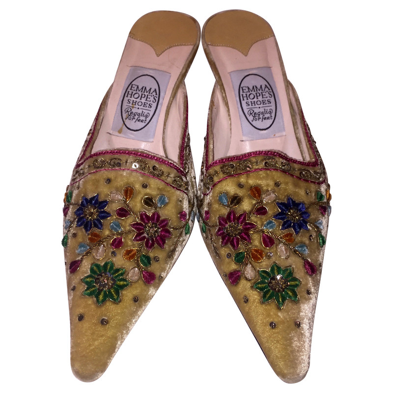 Emma Hope´S Shoes Embroidered velvet slippers