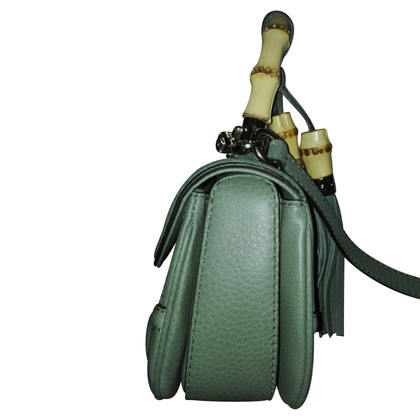 Gucci Bamboo Bag aus Lackleder in Khaki