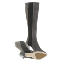 Jimmy Choo Stiefel aus Wildleder in Grau