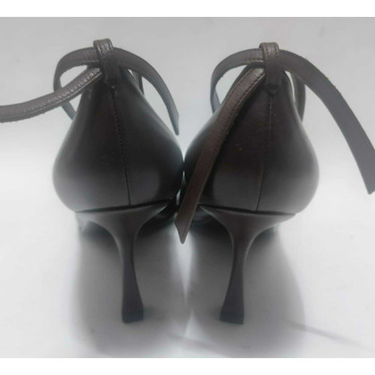 Gianni Versace Pumps/Peeptoes Leather in Brown