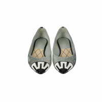 Louis Vuitton Sandalen aus Leder in Grau