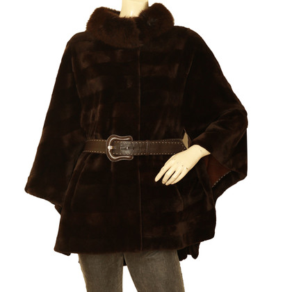 Fendi Jacket/Coat Fur in Brown