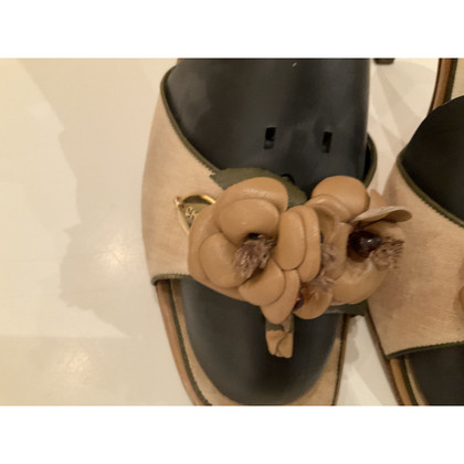 Chanel Sandalen aus Leder in Creme