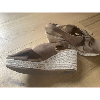 Ugg Australia Sandalen aus Wildleder in Braun