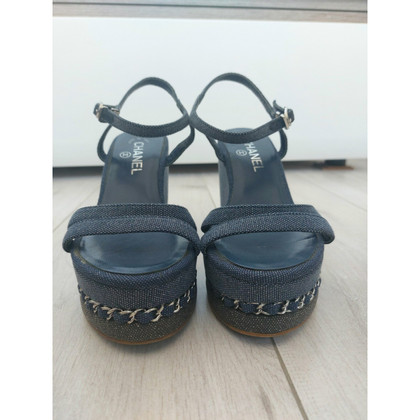 Chanel Sandalen aus Jeansstoff in Blau