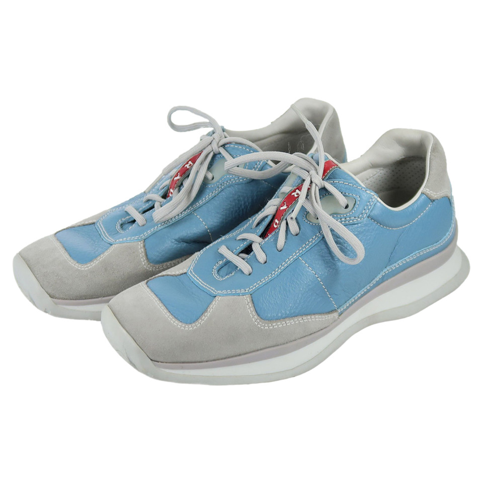 Prada Sneakers aus Wildleder in Blau