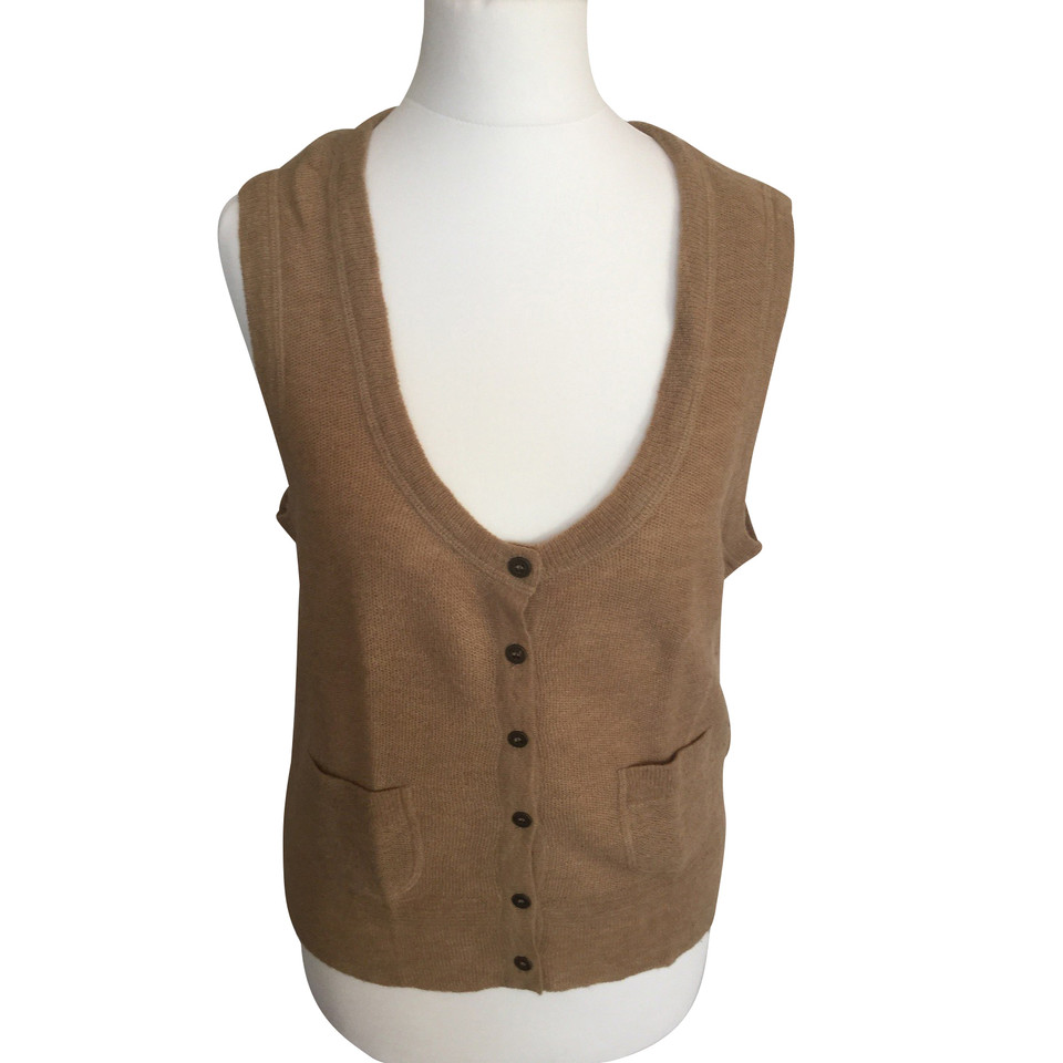 Closed gilet