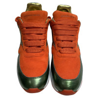 Mcqueen, Alexander Sneakers aus Wildleder in Orange