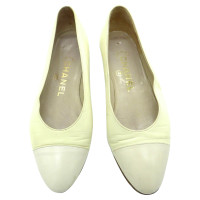Chanel Slippers/Ballerinas Leather in Cream