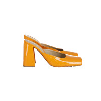 Bottega Veneta Sandals Patent leather in Orange