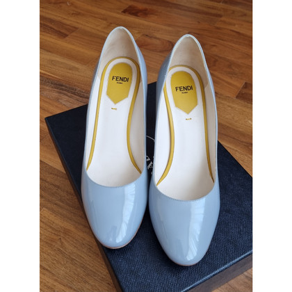 Fendi Pumps/Peeptoes Patent leather in Grey