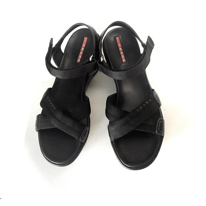 Prada Chaussures compensées en Noir