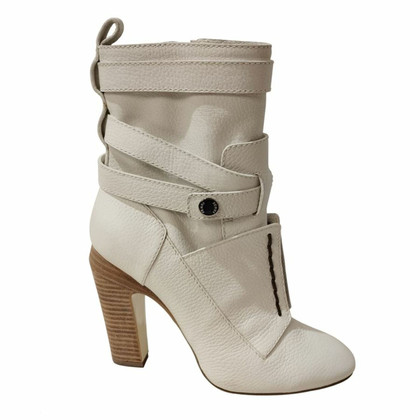 Fendi Boots Leather in White