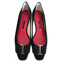 Carolina Herrera pumps