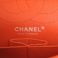 Chanel 2.55 aus Lackleder in Orange