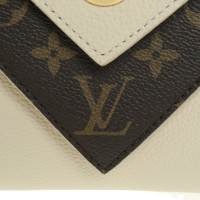 Louis Vuitton "Double V" en couleurs crème