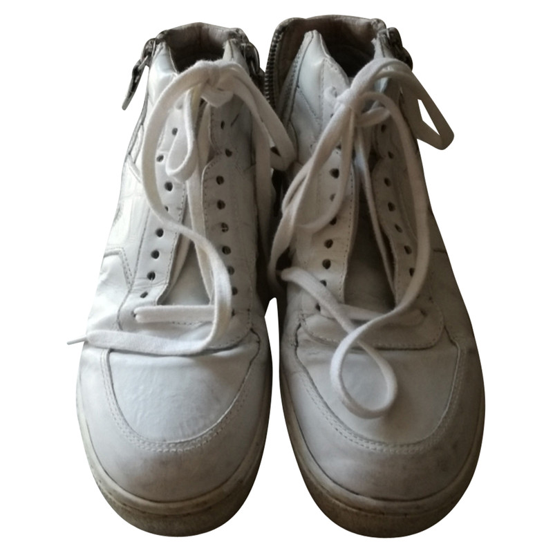ash trainers white