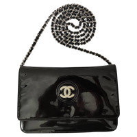 Chanel Clutch aus Lackleder in Schwarz