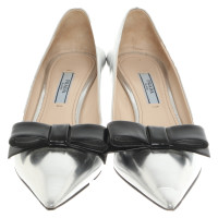 Prada Pumps/Peeptoes aus Leder in Silbern