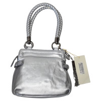 Ferre Handtasche aus Lackleder in Silbern