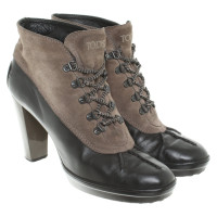 Tod's Ankle boots in black / taupe